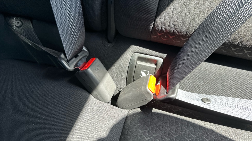 Nissan Juke 1.0 DiG-T 114 N-Connecta 5dr DCT Petrol Hatchback - Image 17