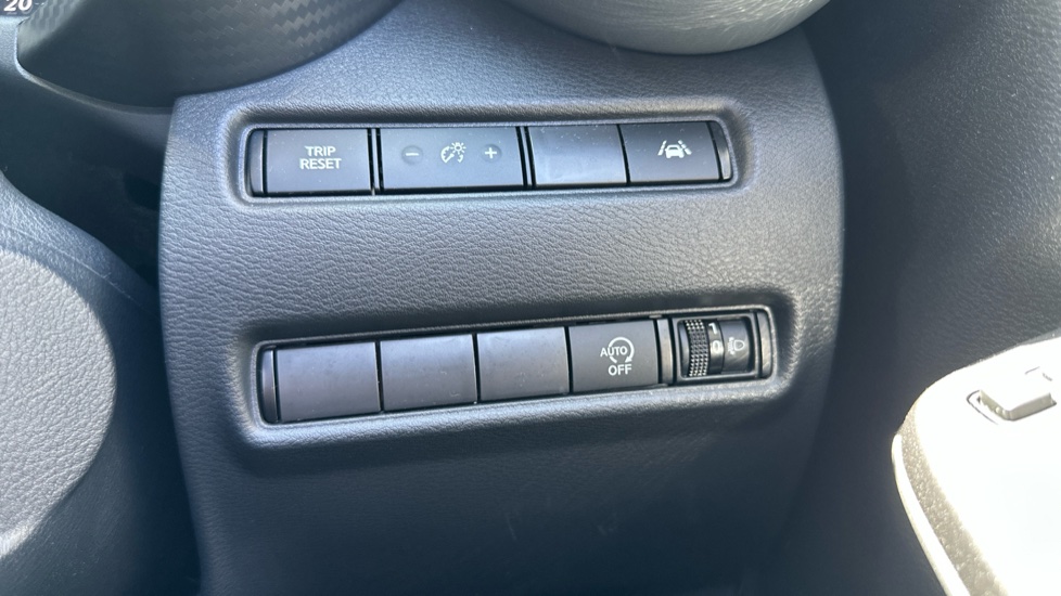 Nissan Juke 1.0 DiG-T 114 N-Connecta 5dr DCT Petrol Hatchback - Image 25