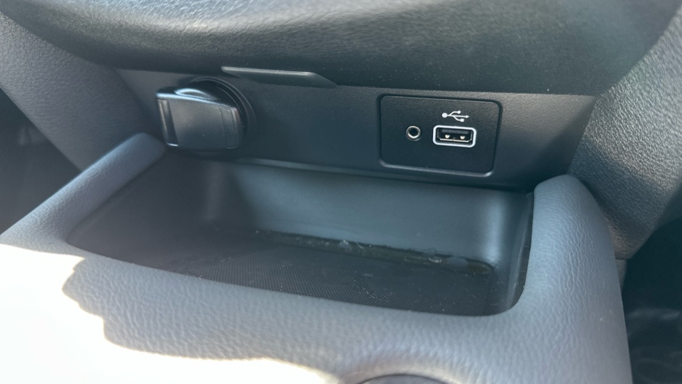 Nissan Juke 1.0 DiG-T 114 N-Connecta 5dr DCT Petrol Hatchback - Image 35