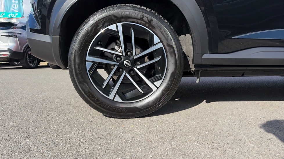 Nissan Juke 1.0 DiG-T N-Connecta 5dr DCT Petrol Hatchback - Image 7