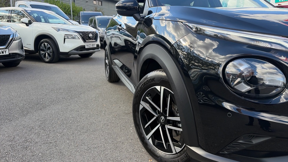 Nissan Juke 1.0 DiG-T N-Connecta 5dr DCT Petrol Hatchback - Image 8