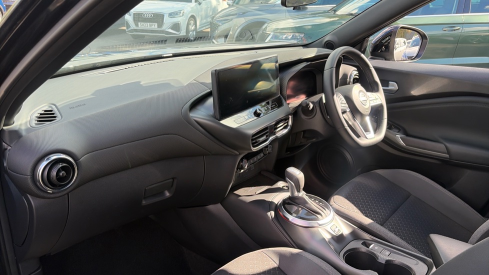 Nissan Juke 1.0 DiG-T N-Connecta 5dr DCT Petrol Hatchback - Image 9