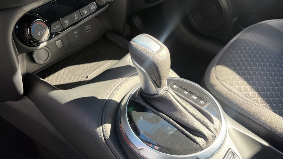 Nissan Juke 1.0 DiG-T N-Connecta 5dr DCT Petrol Hatchback - Image 13