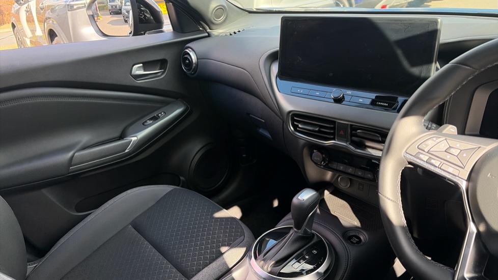 Nissan Juke 1.0 DiG-T N-Connecta 5dr DCT Petrol Hatchback - Image 14