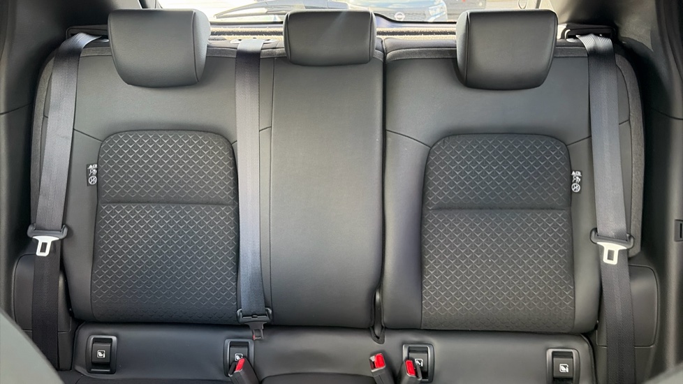 Nissan Juke 1.0 DiG-T N-Connecta 5dr DCT Petrol Hatchback - Image 15
