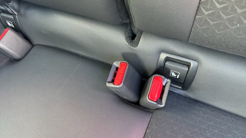 Nissan Juke 1.0 DiG-T N-Connecta 5dr DCT Petrol Hatchback - Image 17