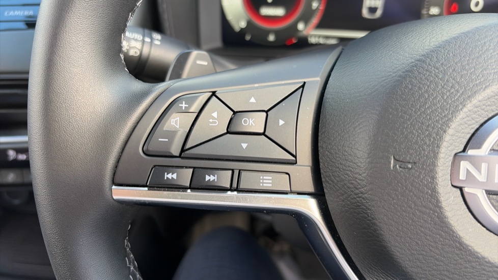 Nissan Juke 1.0 DiG-T N-Connecta 5dr DCT Petrol Hatchback - Image 21