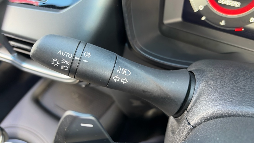 Nissan Juke 1.0 DiG-T N-Connecta 5dr DCT Petrol Hatchback - Image 25