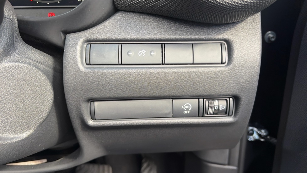 Nissan Juke 1.0 DiG-T N-Connecta 5dr DCT Petrol Hatchback - Image 27