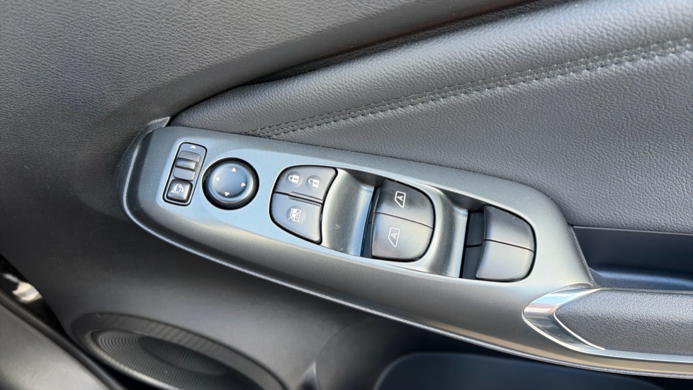 Nissan Juke 1.0 DiG-T N-Connecta 5dr DCT Petrol Hatchback - Image 28