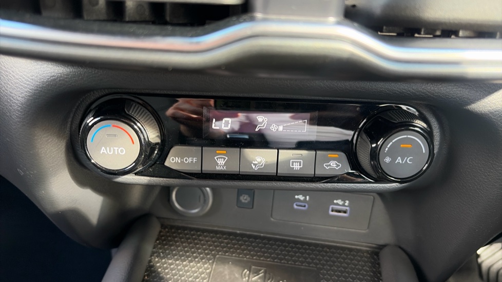 Nissan Juke 1.0 DiG-T N-Connecta 5dr DCT Petrol Hatchback - Image 29