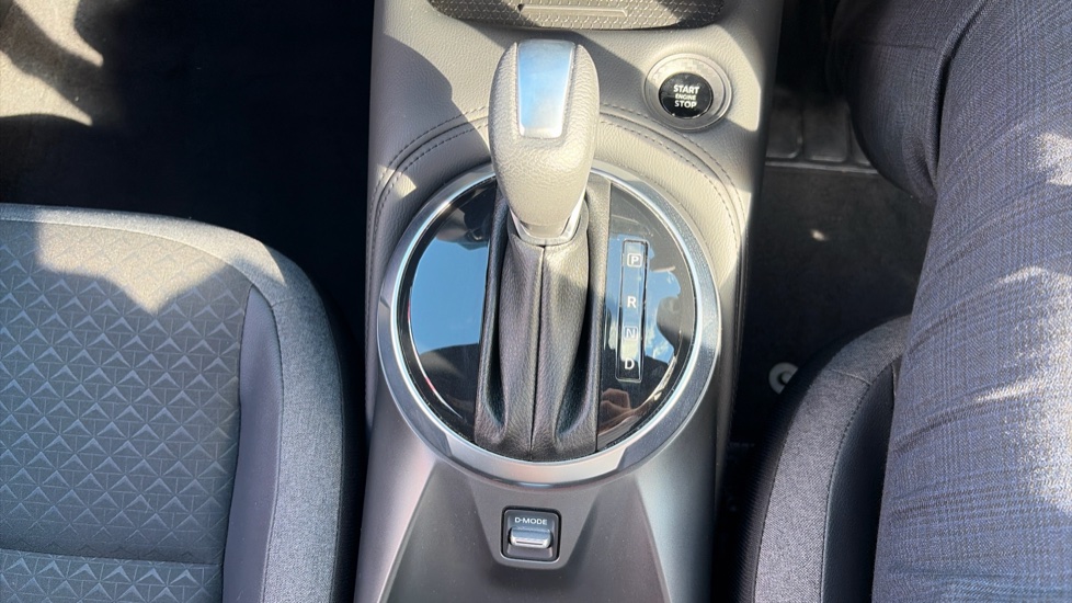 Nissan Juke 1.0 DiG-T N-Connecta 5dr DCT Petrol Hatchback - Image 31