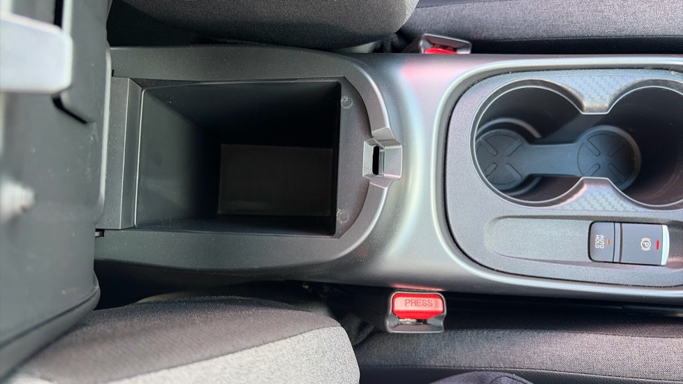 Nissan Juke 1.0 DiG-T N-Connecta 5dr DCT Petrol Hatchback - Image 34
