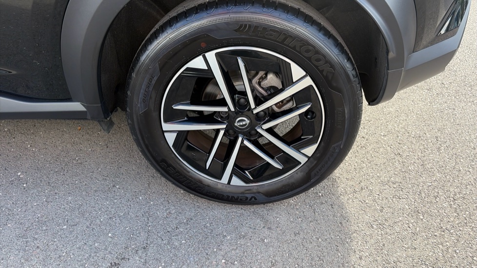 Nissan Juke 1.0 DiG-T N-Connecta 5dr DCT Petrol Hatchback - Image 39