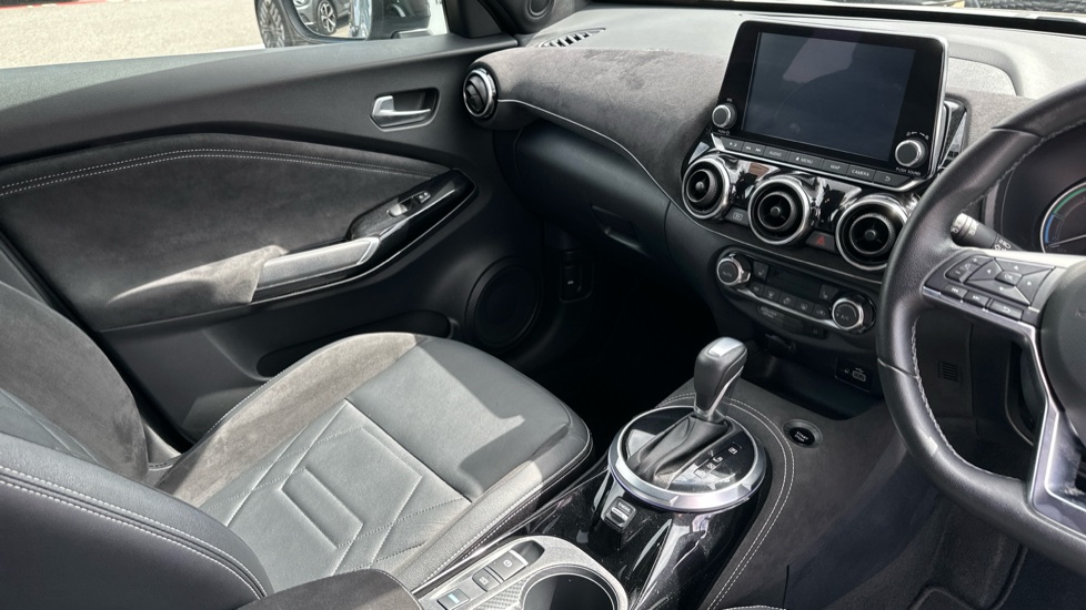 Nissan Juke 1.6 Hybrid Tekna+ 5dr Auto Hybrid Hatchback - Image 14