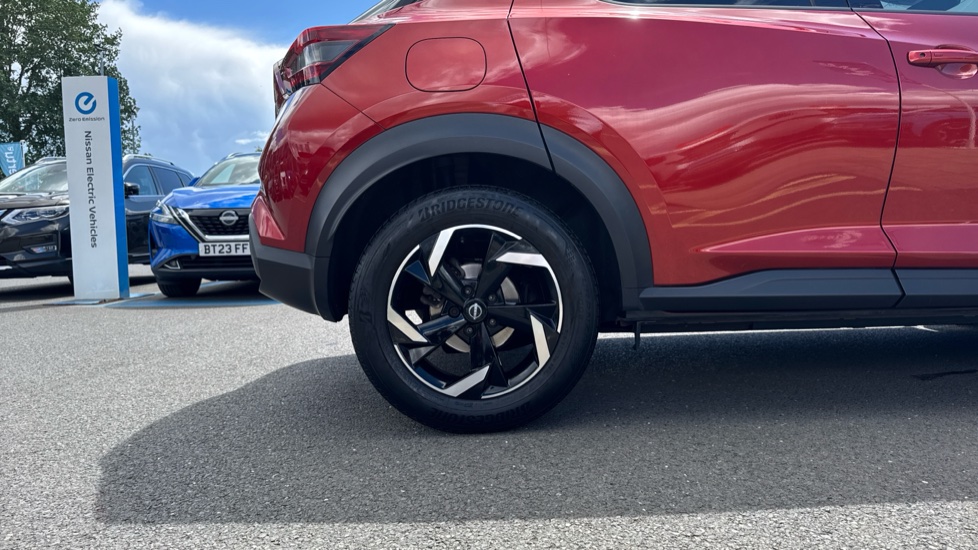 Nissan Juke 1.0 DiG-T 114 N-Connecta 5dr DCT Petrol Hatchback - Image 7