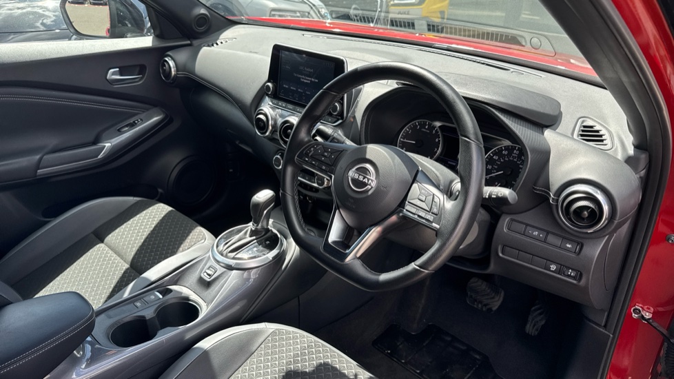 Nissan Juke 1.0 DiG-T 114 N-Connecta 5dr DCT Petrol Hatchback - Image 11