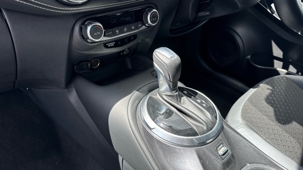 Nissan Juke 1.0 DiG-T 114 N-Connecta 5dr DCT Petrol Hatchback - Image 13