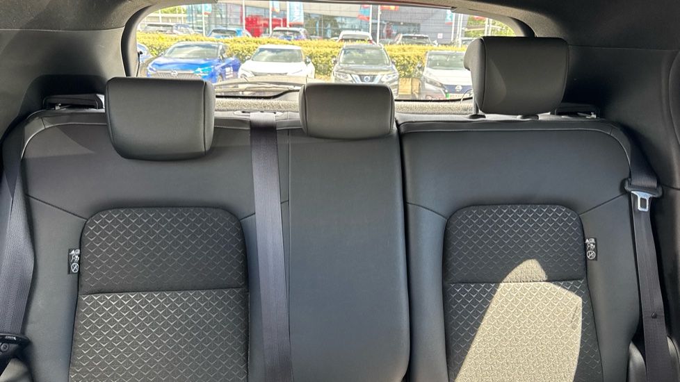Nissan Juke 1.0 DiG-T 114 N-Connecta 5dr DCT Petrol Hatchback - Image 15