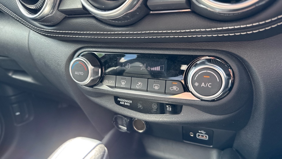 Nissan Juke 1.0 DiG-T 114 N-Connecta 5dr DCT Petrol Hatchback - Image 27