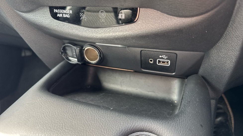 Nissan Juke 1.0 DiG-T 114 N-Connecta 5dr DCT Petrol Hatchback - Image 28