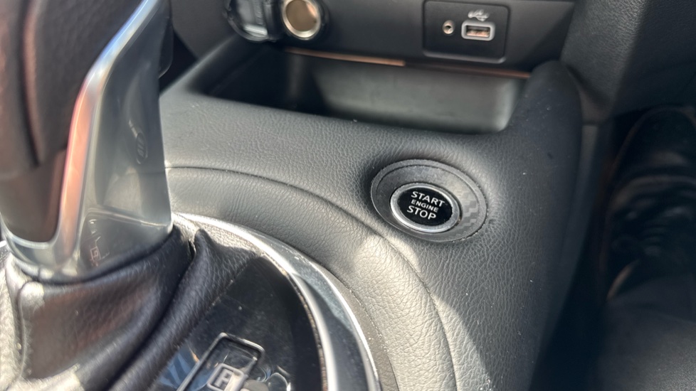 Nissan Juke 1.0 DiG-T 114 N-Connecta 5dr DCT Petrol Hatchback - Image 29