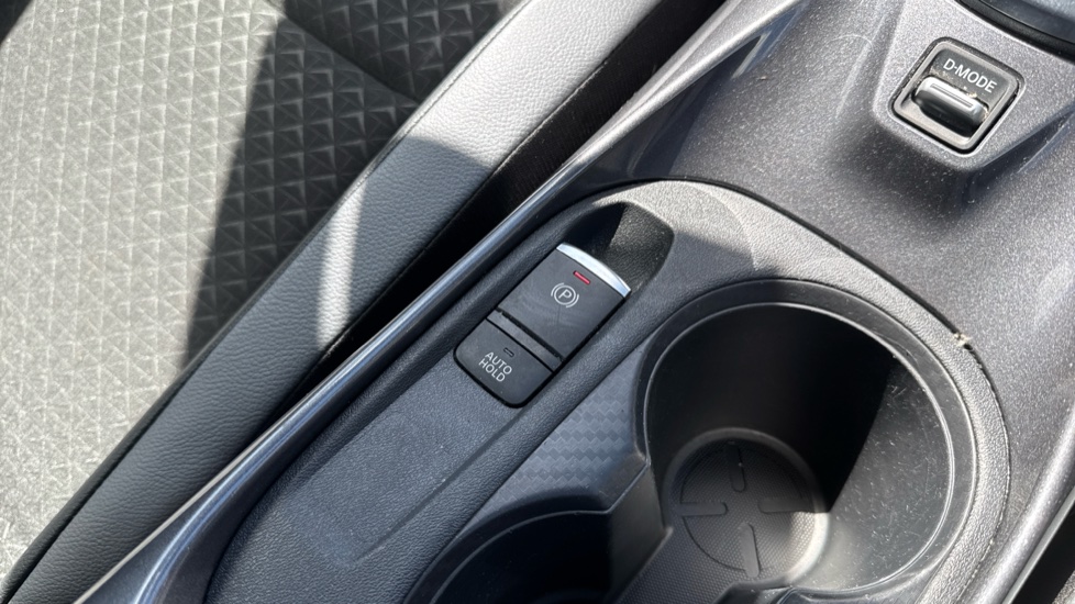 Nissan Juke 1.0 DiG-T 114 N-Connecta 5dr DCT Petrol Hatchback - Image 30