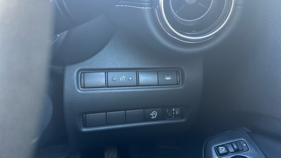 Nissan Juke 1.0 DiG-T 114 N-Connecta 5dr Petrol Hatchback - Image 22