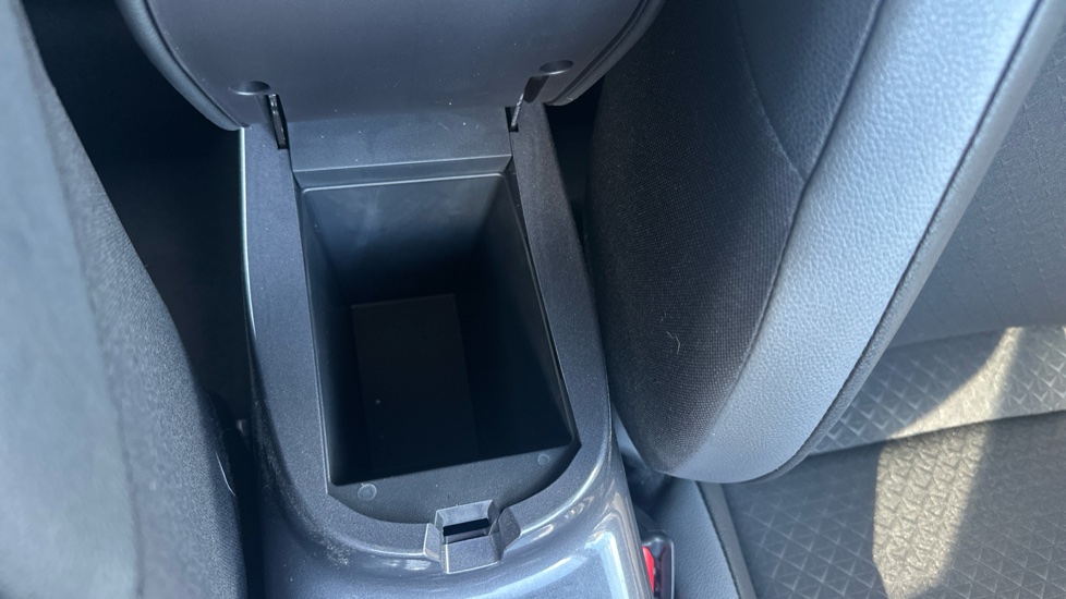 Nissan Juke 1.0 DiG-T 114 N-Connecta 5dr Petrol Hatchback - Image 38