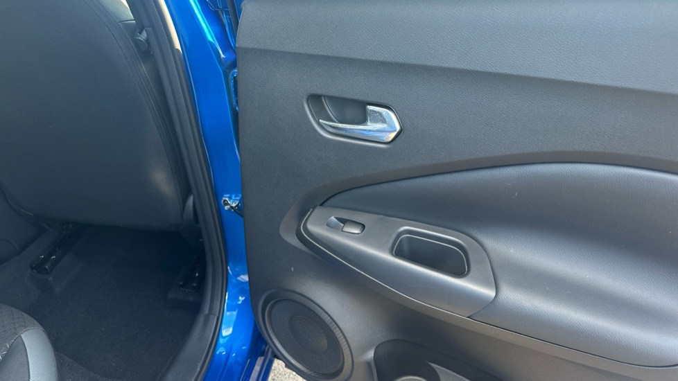Nissan Juke 1.0 DiG-T 114 N-Connecta 5dr Petrol Hatchback - Image 39