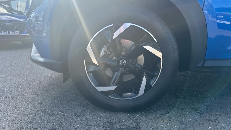 Nissan Juke 1.0 DiG-T 114 N-Connecta 5dr Petrol Hatchback - Image 47
