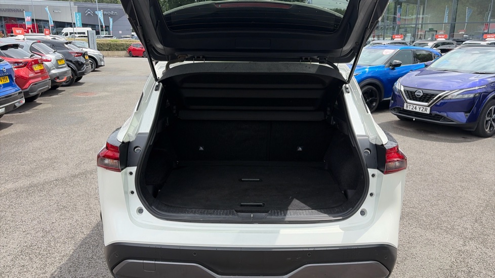 Nissan Qashqai 1.3 DiG-T MH N-Connecta 5dr Petrol Hatchback - Image 4