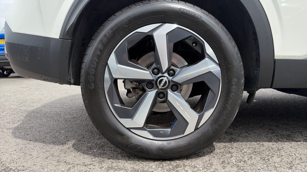 Nissan Qashqai 1.3 DiG-T MH N-Connecta 5dr Petrol Hatchback - Image 7