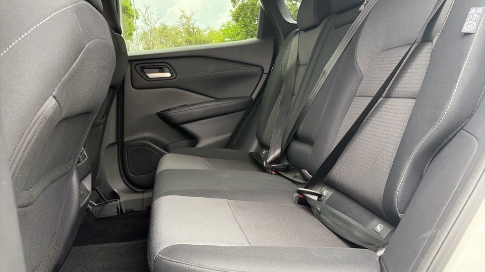 Nissan Qashqai 1.3 DiG-T MH N-Connecta 5dr Petrol Hatchback - Image 16