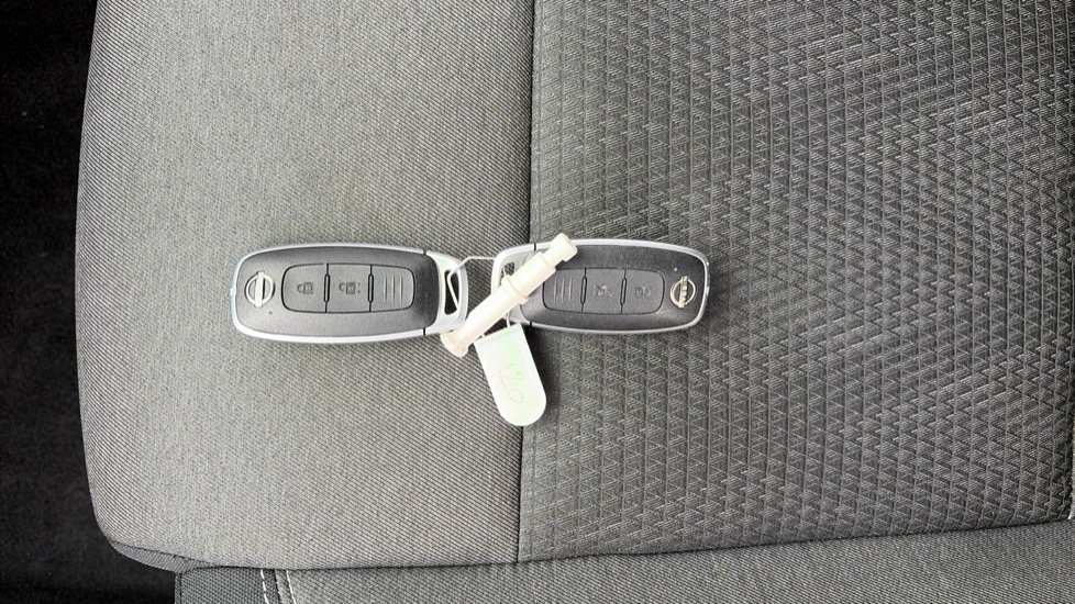 Nissan Qashqai 1.3 DiG-T MH N-Connecta 5dr Petrol Hatchback - Image 19