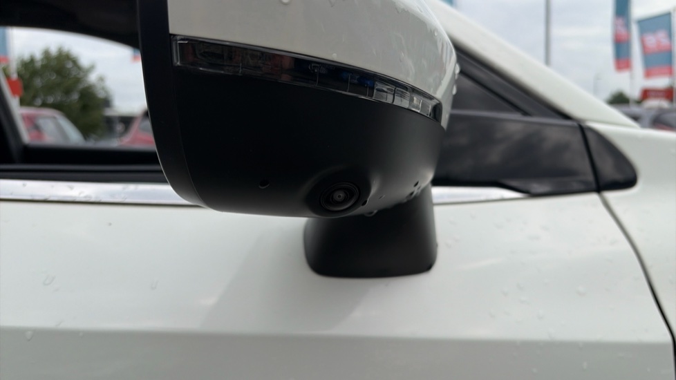 Nissan Qashqai 1.3 DiG-T MH N-Connecta 5dr Petrol Hatchback - Image 23
