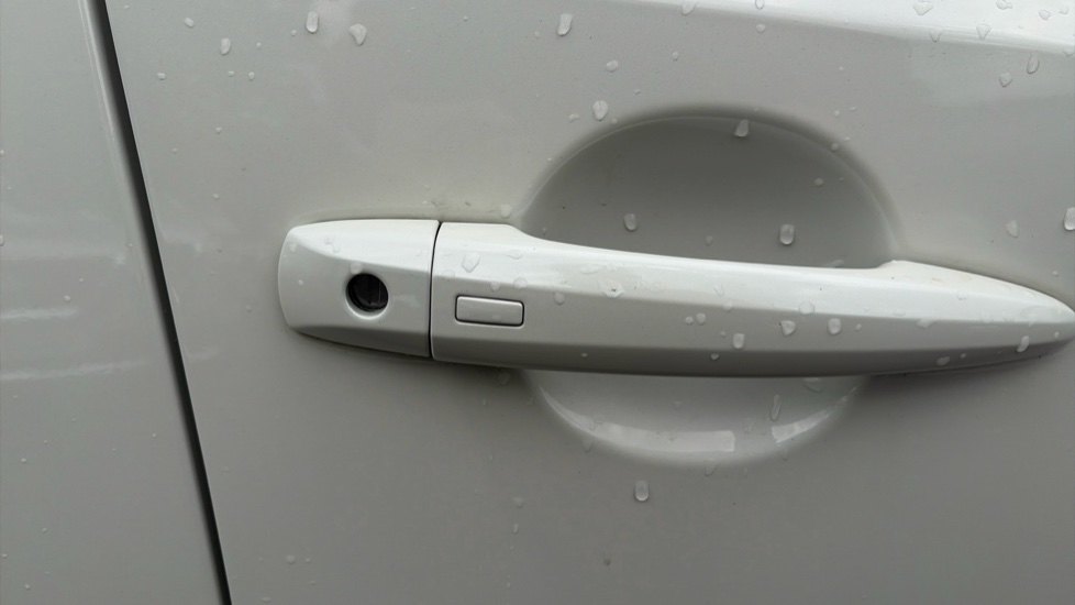 Nissan Qashqai 1.3 DiG-T MH N-Connecta 5dr Petrol Hatchback - Image 24