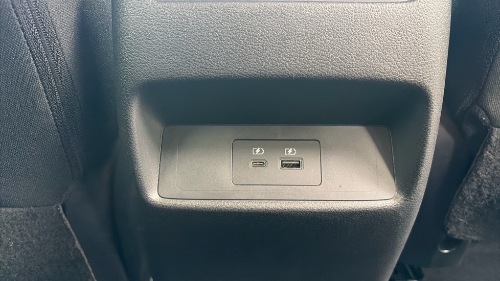 Nissan Qashqai 1.3 DiG-T MH N-Connecta 5dr Petrol Hatchback - Image 25
