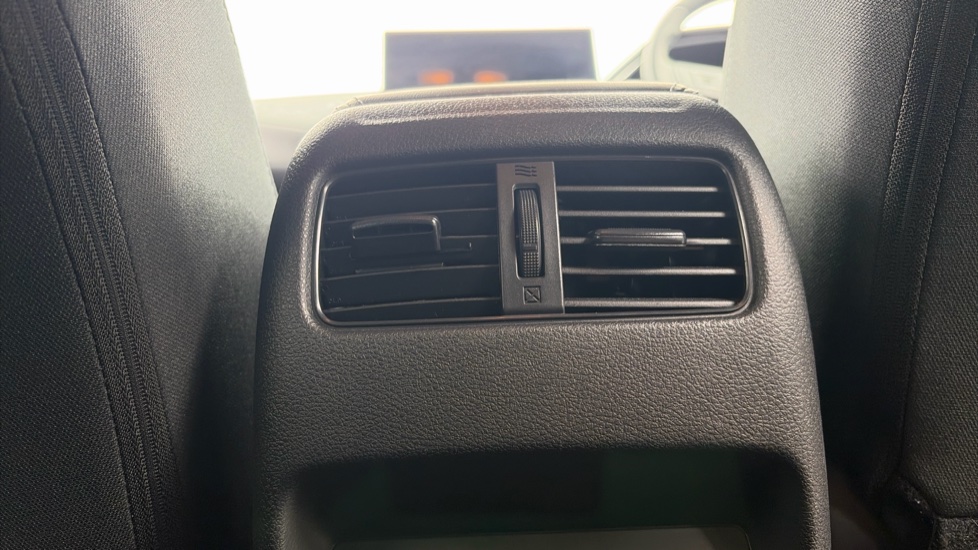 Nissan Qashqai 1.3 DiG-T MH N-Connecta 5dr Petrol Hatchback - Image 26