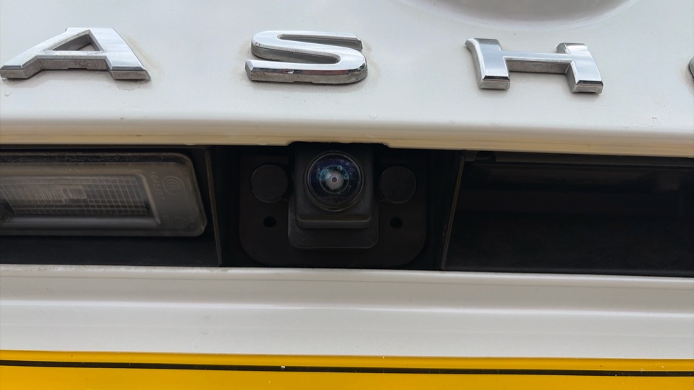 Nissan Qashqai 1.3 DiG-T MH N-Connecta 5dr Petrol Hatchback - Image 30
