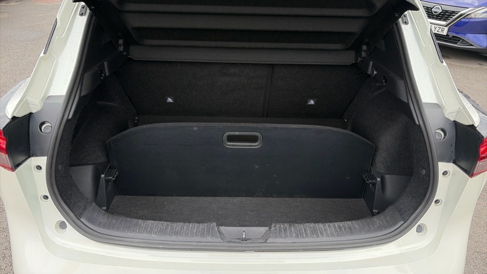 Nissan Qashqai 1.3 DiG-T MH N-Connecta 5dr Petrol Hatchback - Image 31