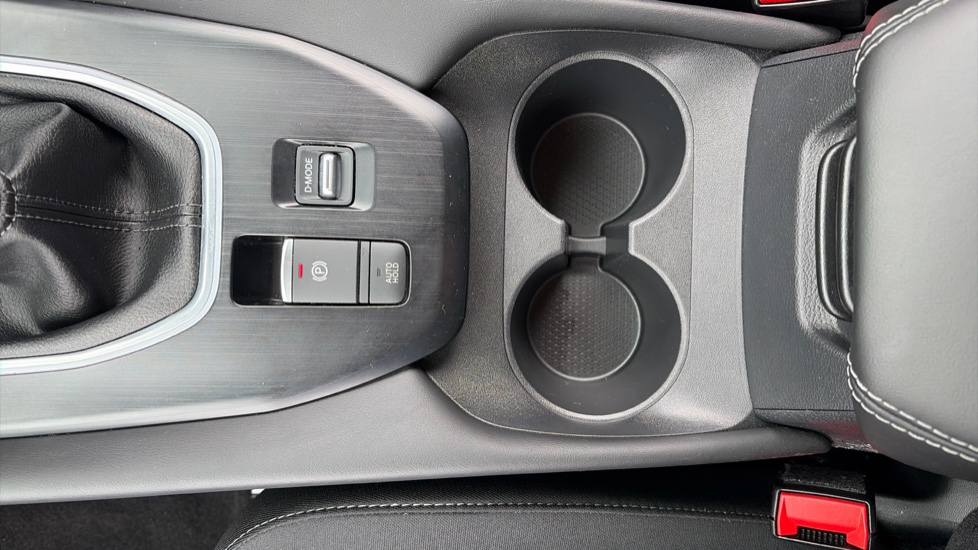 Nissan Qashqai 1.3 DiG-T MH N-Connecta 5dr Petrol Hatchback - Image 36