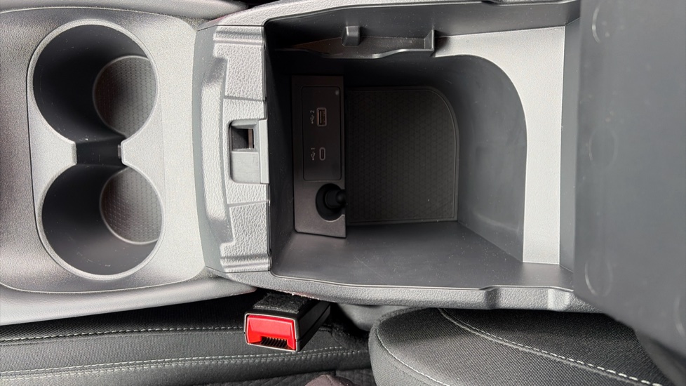 Nissan Qashqai 1.3 DiG-T MH N-Connecta 5dr Petrol Hatchback - Image 39