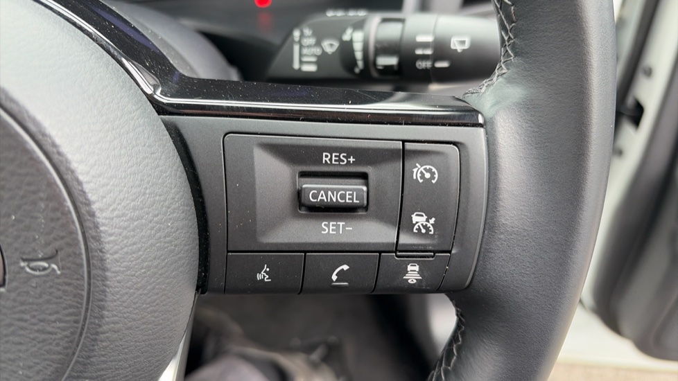 Nissan Qashqai 1.3 DiG-T MH N-Connecta 5dr Petrol Hatchback - Image 42