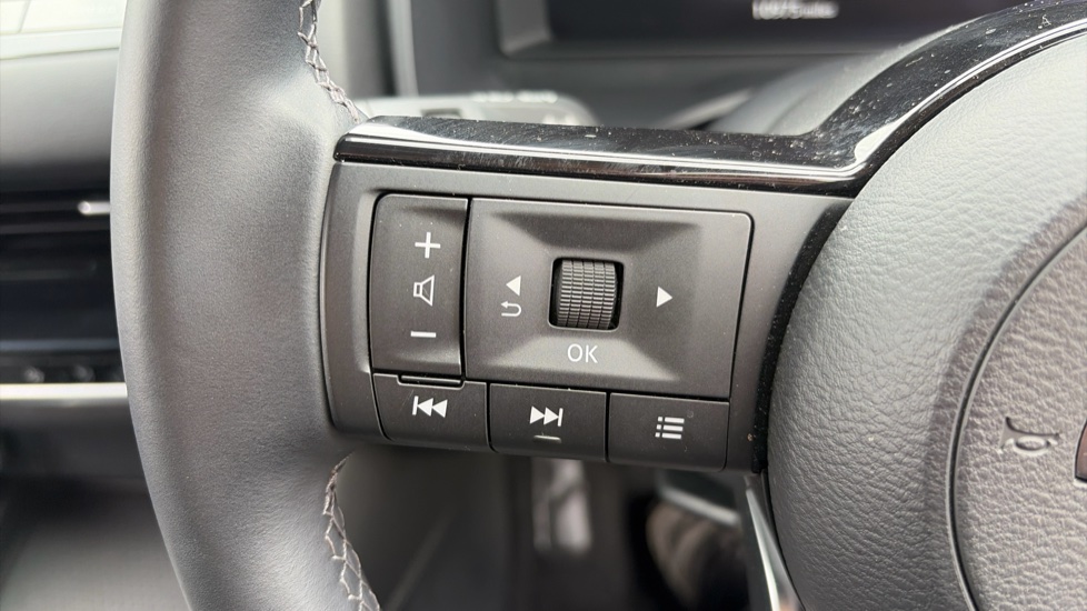 Nissan Qashqai 1.3 DiG-T MH N-Connecta 5dr Petrol Hatchback - Image 43