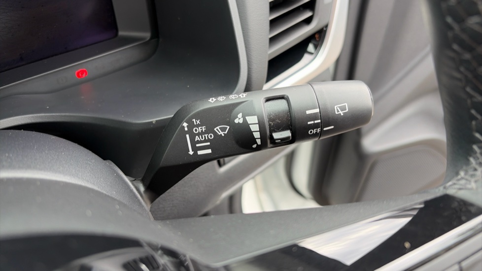 Nissan Qashqai 1.3 DiG-T MH N-Connecta 5dr Petrol Hatchback - Image 44