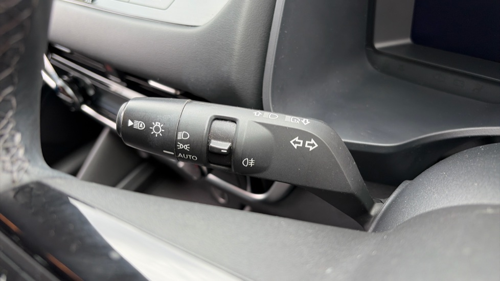 Nissan Qashqai 1.3 DiG-T MH N-Connecta 5dr Petrol Hatchback - Image 45
