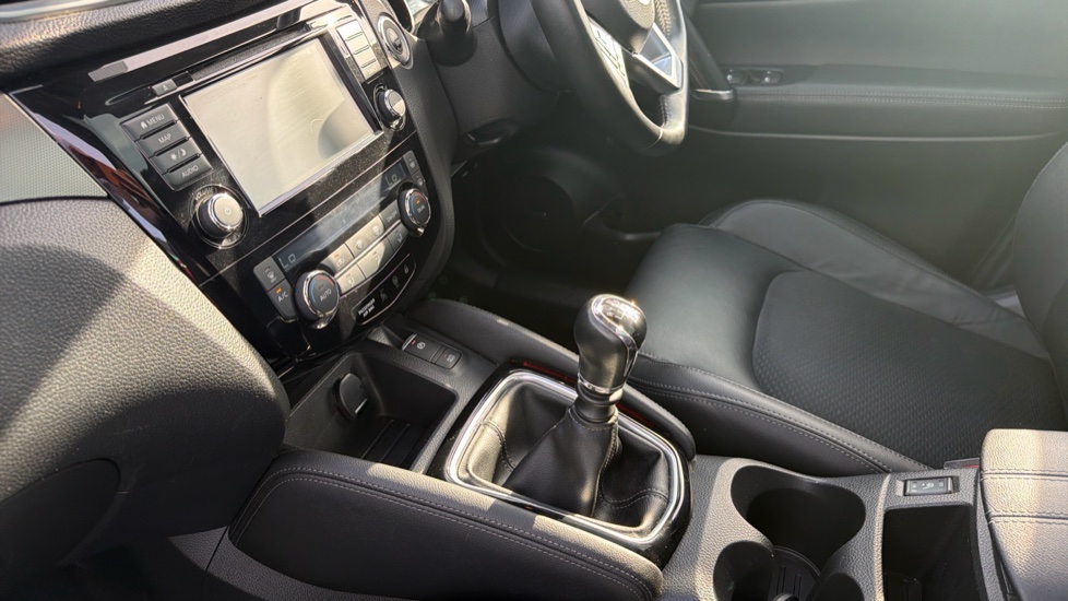 Nissan Qashqai 1.3 DiG-T Tekna 5dr Petrol Hatchback - Image 13