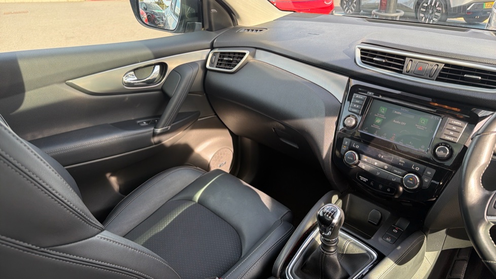 Nissan Qashqai 1.3 DiG-T Tekna 5dr Petrol Hatchback - Image 14
