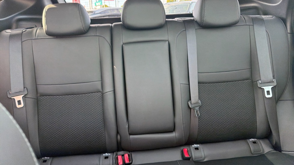 Nissan Qashqai 1.3 DiG-T Tekna 5dr Petrol Hatchback - Image 15